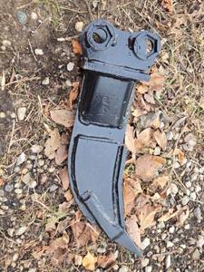 lot 18 image: New Heavy-Duty Excavator Grapple Tooth Attachment