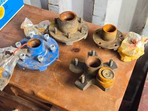 lot 52 image: New Lot of 4 Various Used Hubs
