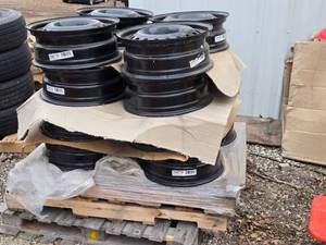 lot 87 image: Set of 4 - 17x6.5 - 5x120mm Bolt Pattern Wheels - BMW, Impala, Malibu and Others See Desc
