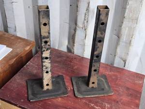 lot 98 image: Lot of 2 Trailer Jack Posts