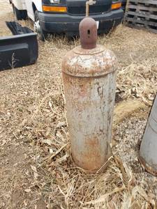 lot 105 image: 100lb Propane Tank