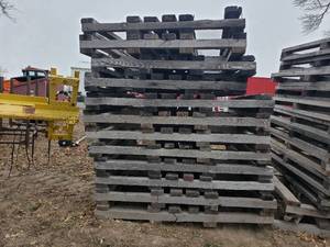 lot 123 image: Stack of Used Heavy Duty Oak Pallets - 2 Sizes - 70x72 & 60x72