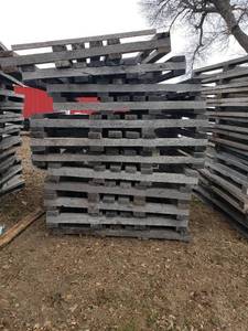 lot 125 image: Stack of Used Heavy Duty Oak Pallets - 70x72 with a Couple Smaller