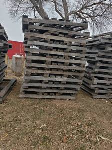 lot 128 image: Stack of Used Heavy Duty Oak Pallets - 60x72