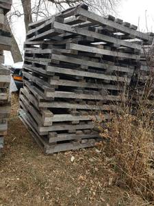 lot 129 image: Stack of Used Heavy Duty Oak Pallets - 60x72
