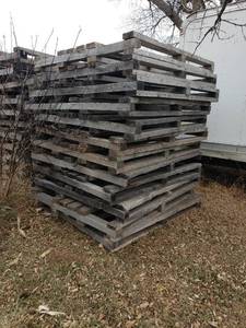 lot 130 image: Stack of Used Heavy Duty Oak Pallets - 70x71