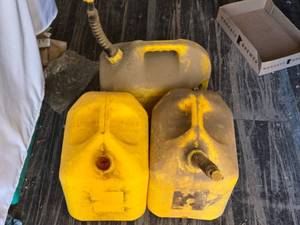 lot 148 image: Lot of 3 DieselYellow 5 Gallon Fuel Cans