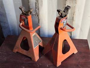 lot 151 image: Set of 2 Husky Heavy Duty 3 Ton Jack Stands