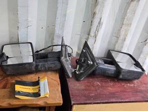 lot 163 image: Set of 2 2014-2019 GM Tow Mirrors with Wiring