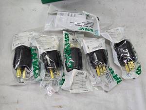 lot 175 image: Lot of 5 Bryant 15 Amp NEMA 5-15P Heavy Duty Plugs