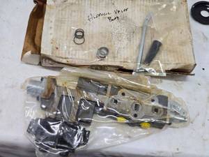 lot 216 image: Prince Hydraulic Valve Assembly SVW1CA1-S12Q - Retail for $508.50
