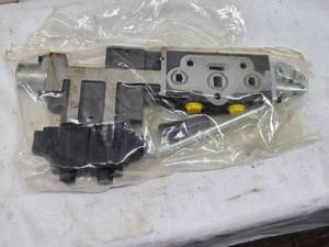 lot 217 image: Hydraulic Valve Assembly for Heavy Equipment  - Retail for $508.50