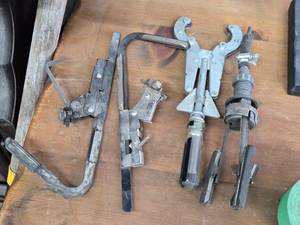 lot 298 image: Set of 4 Vintage Metal Tools Including PowerBolt Tool