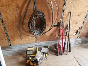 lot 331 image: Collection of Hand Tools, 36 Bolt Cutter and Work Lights
