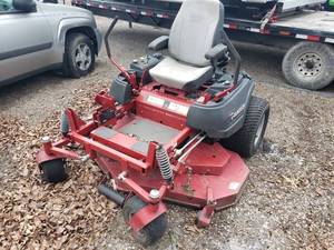 lot 1B image: Ferris IS3000 Zero Turn Mower with Independent Suspension