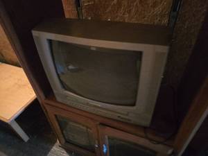 lot 514 image: Used Magnavox 4-Head Hi-Fi Stereo TVDVD Combo