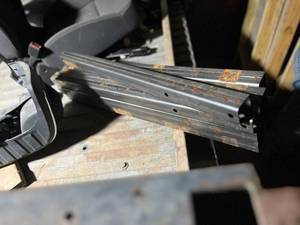 lot 339 image: Lot of 10 - 2x2 with 18 Walls Steel Tubing 36 Long