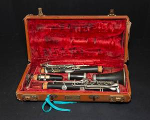 lot 39 image: Vintage Clarinet and Case