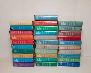 lot 52 image: Readers Digest Condensed Books from the 1980s