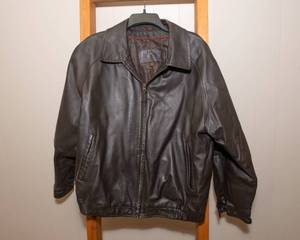lot 76 image: Mens Leather Jacket
