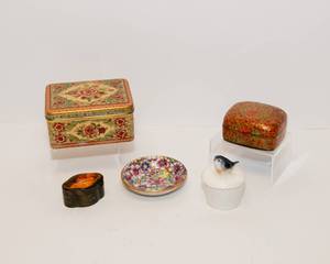 lot 78 image: Trinket Trays and Dishes