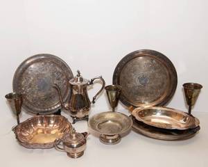 lot 84 image: Silverplate Items