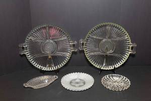 lot 99 image: Glass Serving TraysDishware