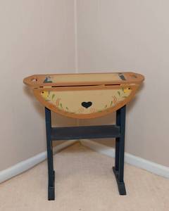 lot 105 image: Dutch Style Side Table With Fold Down Leaves