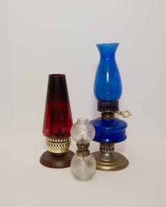 lot 116 image: Oil LampCandles
