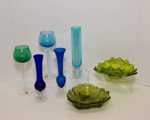 lot 127 image: Colored Glassware