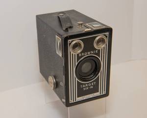 lot 139 image: Brownie Target Six -16