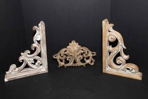 lot 151 image: Cornice Pieces and Accent Plaque