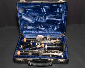 lot 165 image: Bundy Clarinet