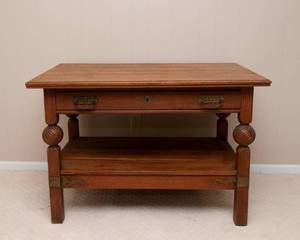 lot 3 image: Antique Oak Drapers Table