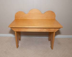 lot 194A image: Maple Bench