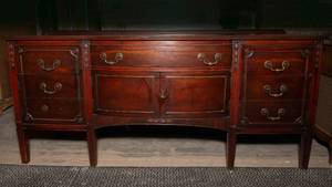 lot 9 image: Vintage Sideboard Buffet