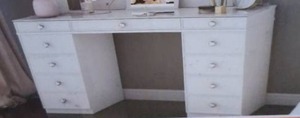 lot 25 image: Tresanti White Vanity Table