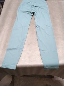 lot 87 image: Gym Wolf Womens Leggings Size Large in Teal