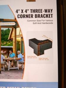 lot 148 image: Set of 4 - 4 x 4 Three-Way Corner Brackets for Woodworking