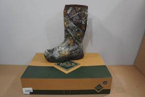 lot 7 image: Muck Boots Mens Arctic Ice XF Boots -Size 8