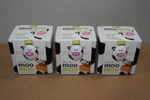 lot 19 image: 3 Moo Moo Cheese Singles Pods