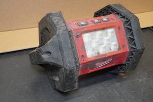 lot 32 image: Milwaukee Flood Light