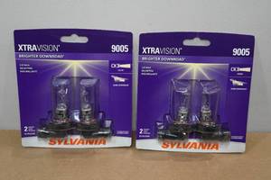 lot 52 image: 2 2-Packs of Sylvania Xtravision Halogen Lamps 9005