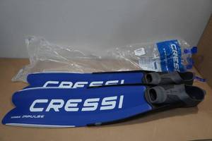 lot 96 image: Cressi Gara Impulse Fins -Size 8-9