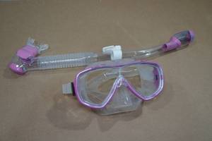 lot 102 image: Cressi Snorkel Set