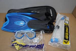 lot 107 image: Cressi Adult Palau Fin Snorkel Set -Fin Size ML