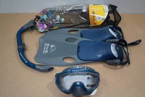 lot 108 image: UDS Divers Avila Jr Snorkel Set-LXL