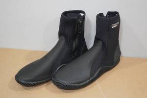 lot 113 image: Cressi Minorca Long 3mm Neoprene Adult Anti-Slip Sole Boots -Size 11