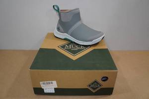 lot 128 image: Muck Boots Womens Outscape Slip-On Ankle Boots -Size 5
