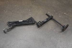 lot 144 image: FlexArm Articulating Tool Holder Arm